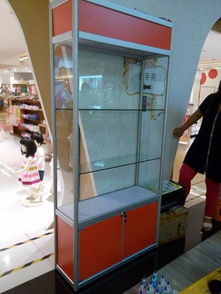 展覽展柜的設(shè)計(jì)與上門(mén)安裝 打造商場(chǎng)精品陳列空間